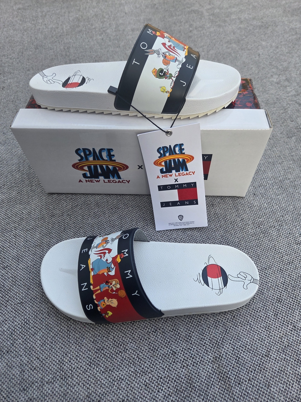 Tommy Jeans x Space Jam A New Legacy Cast Slides Boys Size 5 White NWT